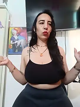 Snapshot of christine-x chatting on 06.11.26 christine-x online show from 06.11.26