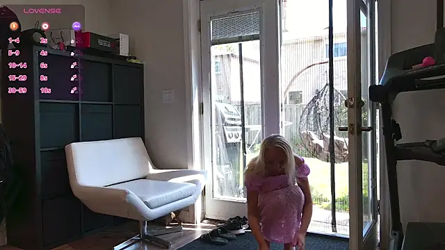 Snapshot of BaditaLuna chatting on 09.11.25 BaditaLuna online show from 09.11.25