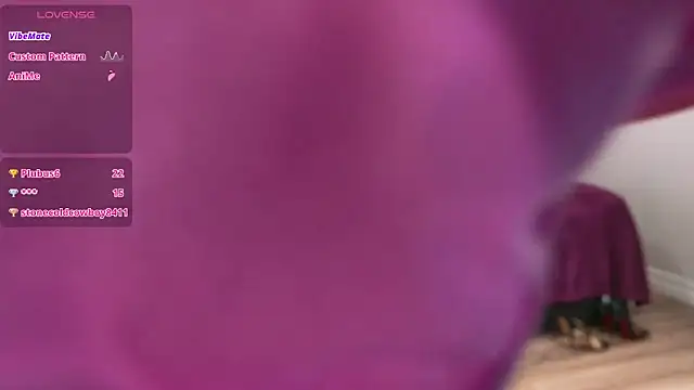 Snapshot of BaditaLuna chatting on 09.16.25 BaditaLuna online show from 09.16.25