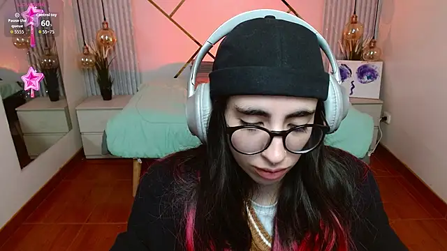 Snapshot of LenaRoses chatting on 02.19.26 LenaRoses online show from 02.19.26