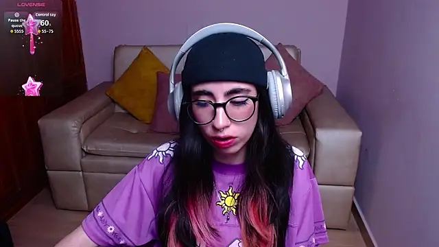 Snapshot of LenaRoses chatting on 04.06.26 LenaRoses online show from 04.06.26