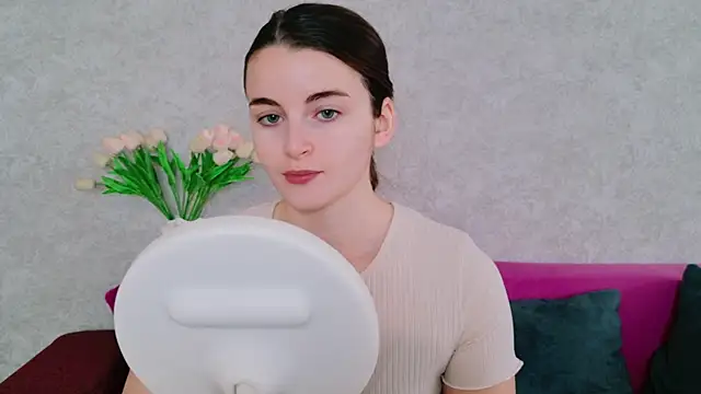 Miss Arwen online show from 11.12.25