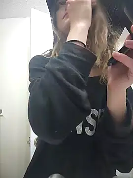 Snapshot of AriellaTaylor chatting on 12.08.24 AriellaTaylor online show from 12.08.24