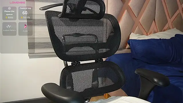 Snapshot of caprywilliams chatting on 12.15.25 caprywilliams online show from 12.15.25