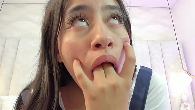 Snapshot of im_giselle_ chatting on 03.17.25 im giselle online show from 03.17.25