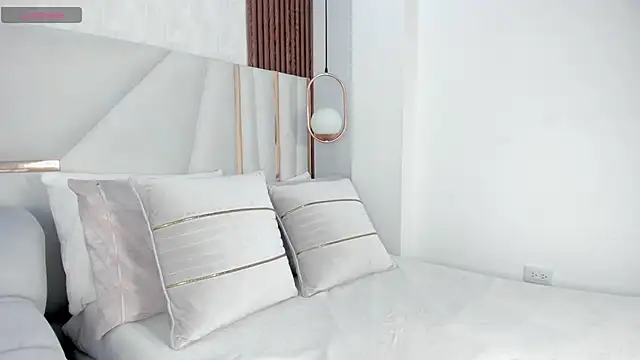 Snapshot of im_giselle_ chatting on 09.22.25 im giselle online show from 09.22.25