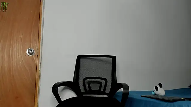 Snapshot of andrew_rose_ chatting on 12.05.25 andrew rose online show from 12.05.25