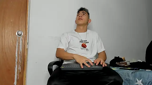 andrew rose  online show from 12.21.25