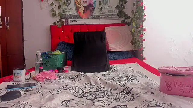 Snapshot of Elianissquirt chatting on 01.23.25 Elianissquirt online show from 01.23.25