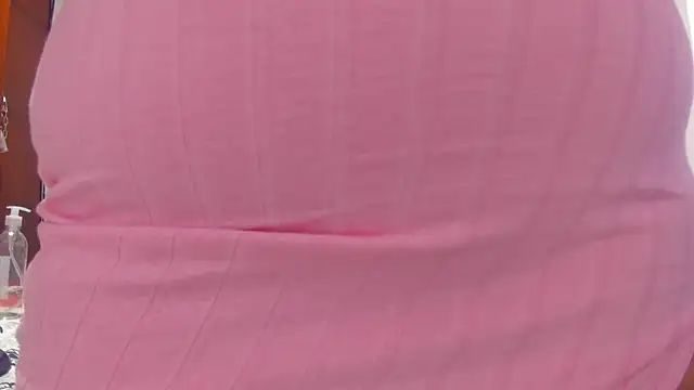 Snapshot of Elianissquirt chatting on 02.08.25 Elianissquirt online show from 02.08.25