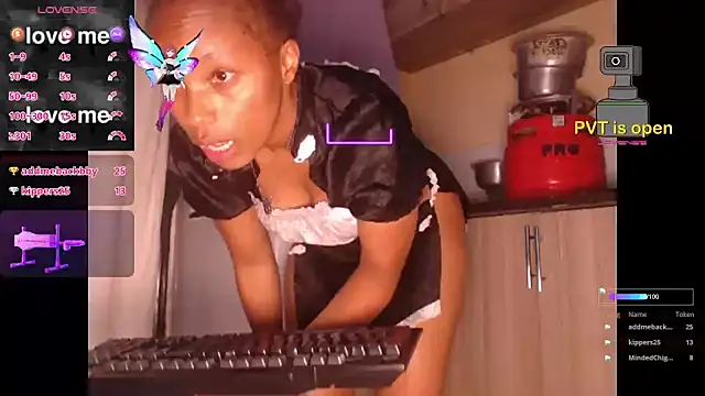 Snapshot of Missthigh chatting on 09.27.25 Missthigh online show from 09.27.25