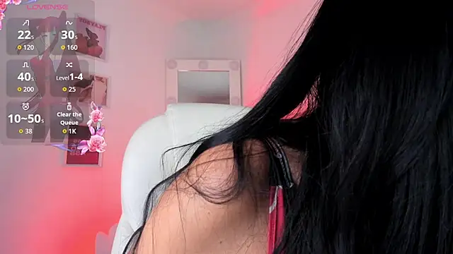 Snapshot of JulietaBomGV chatting on 06.27.26 JulietaBomGV online show from 06.27.26