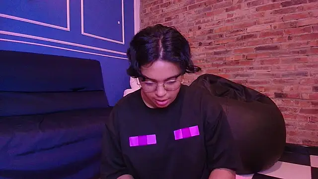 Emmapark  online show from 11.16.25