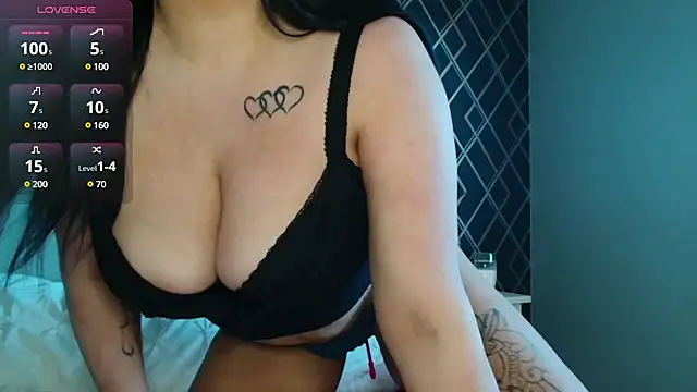 Snapshot of Layla_UK chatting on 03.18.25 Layla UK online show from 03.18.25