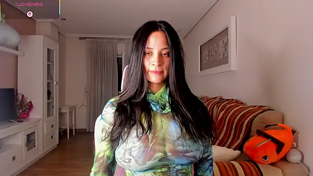 Snapshot of bella_apont chatting on 11.06.25 bella apont online show from 11.06.25