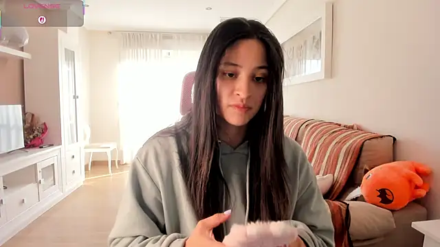 Snapshot of bella_apont chatting on 11.23.25 bella apont online show from 11.23.25