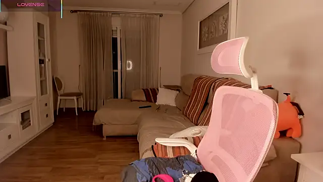 Snapshot of bella_apont chatting on 12.18.25 bella apont online show from 12.18.25