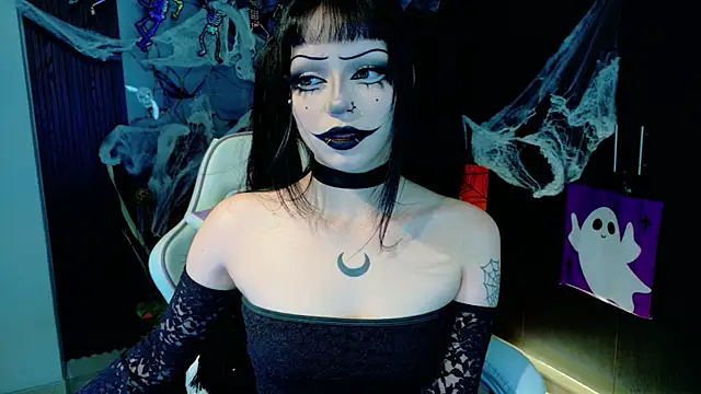 Snapshot of Madison_Jackson chatting on 10.29.25 Madison Jackson online show from 10.29.25