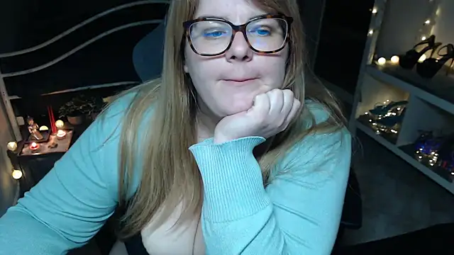 Snapshot of ZoeyLey chatting on 03.27.26 ZoeyLey online show from 03.27.26