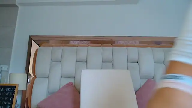 emilyparkerr01 online show from 11.04.25