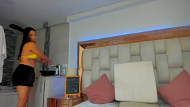 emilyparkerr01 online show from 12.04.25