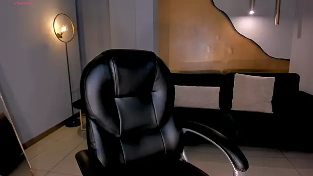 CharlotteCox  online show from 02.19.25