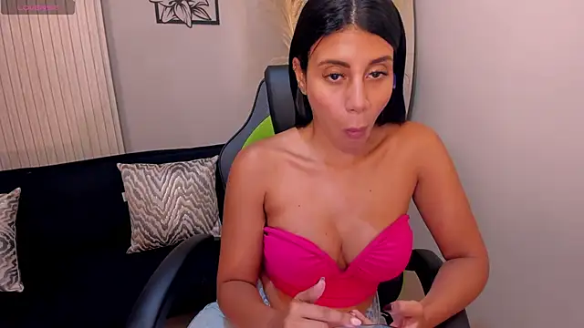 CharlotteCox  online show from 10.30.25