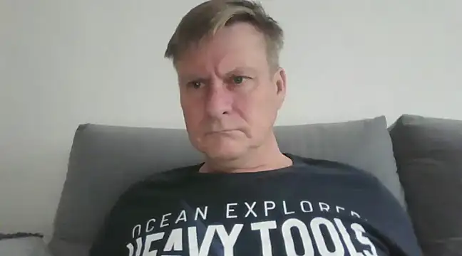 Snapshot of johnnym1 chatting on 12.30.24 johnnym1 online show from 12.30.24