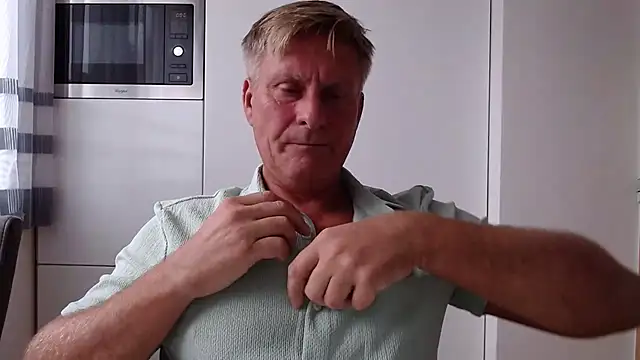 Snapshot of johnnym1 chatting on 09.12.25 johnnym1 online show from 09.12.25