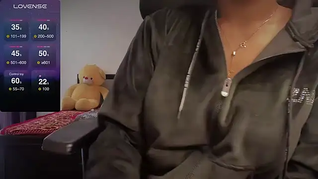 Snapshot of Spice-Summi chatting on 12.21.24 Spice-Summi online show from 12.21.24