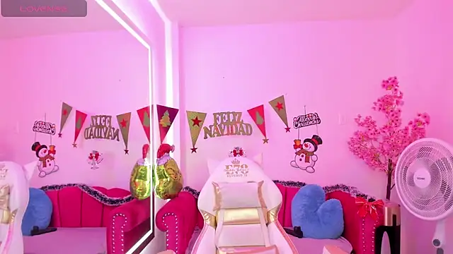 Snapshot of Miss_dolly_ chatting on 12.15.24 Miss dolly  online show from 12.15.24