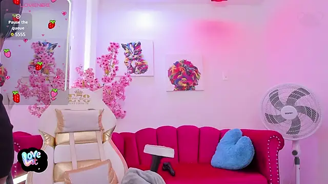 Snapshot of Miss_dolly_ chatting on 03.10.25 Miss dolly  online show from 03.10.25