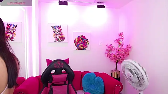 Snapshot of Miss_dolly_ chatting on 10.11.25 Miss dolly  online show from 10.11.25