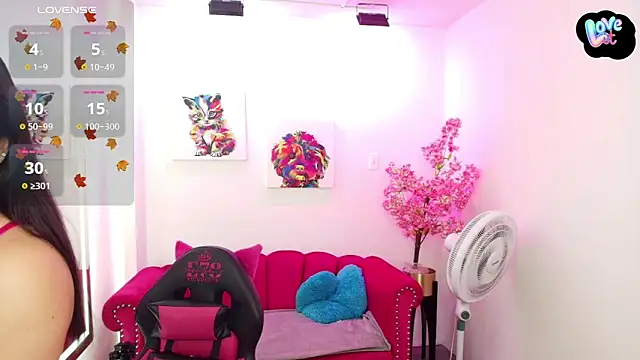 Snapshot of Miss_dolly_ chatting on 10.21.25 Miss dolly  online show from 10.21.25