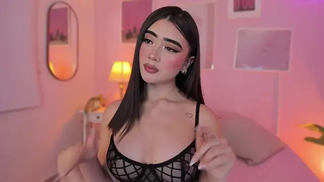 Snapshot of little-natt chatting on 12.18.24 little-natt online show from 12.18.24