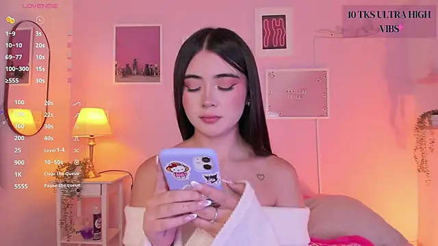 Snapshot of little-natt chatting on 01.11.25 little-natt online show from 01.11.25