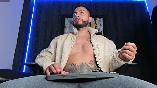 Snapshot of Mark_Buffet02 chatting on 12.10.24 Mark Buffet02 online show from 12.10.24