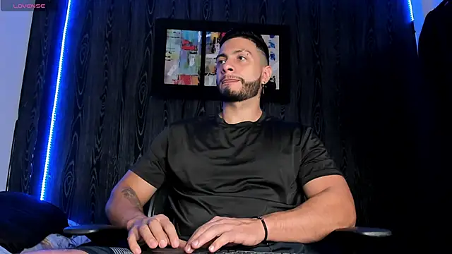 Snapshot of Mark_Buffet02 chatting on 01.08.25 Mark Buffet02 online show from 01.08.25