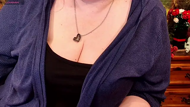 Snapshot of ZigglesJiggles chatting on 02.27.25 ZigglesJiggles online show from 02.27.25