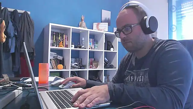 ravingr4d4 online show from 11.06.25