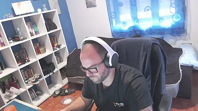 ravingr4d4 online show from 11.13.25