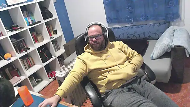 ravingr4d4 online show from 11.30.25