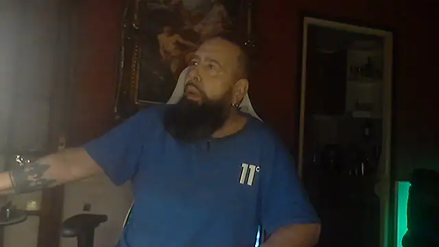 Snapshot of maseurbeardedpig chatting on 08.08.26 maseurbeardedpig online show from 08.08.26