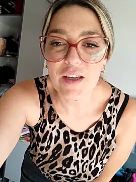 Snapshot of Daniela77771 chatting on 03.17.25 Daniela77771 online show from 03.17.25