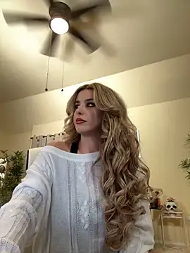 Snapshot of RoxxyDallas chatting on 12.06.24 RoxxyDallas online show from 12.06.24