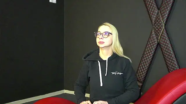 Snapshot of CelineConner chatting on 02.20.25 CelineConner online show from 02.20.25