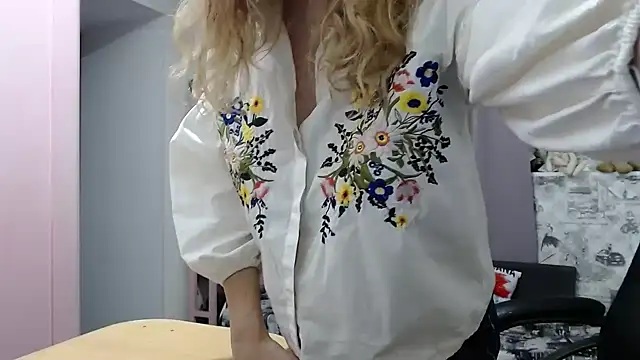 Helen1974 online show from 01.19.25