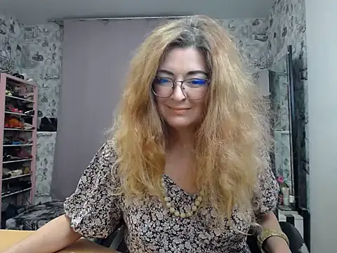 Helen1974 online show from 03.12.25