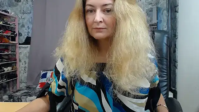 Helen1974 online show from 10.17.25