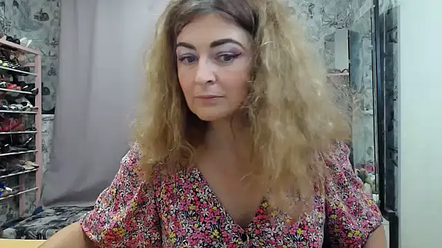 Snapshot of Helen1974 chatting on 06.25.26 Helen1974 online show from 06.25.26